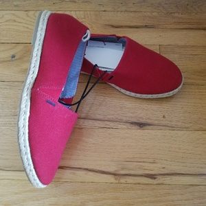 New With Tag Uniqlo  Slip On